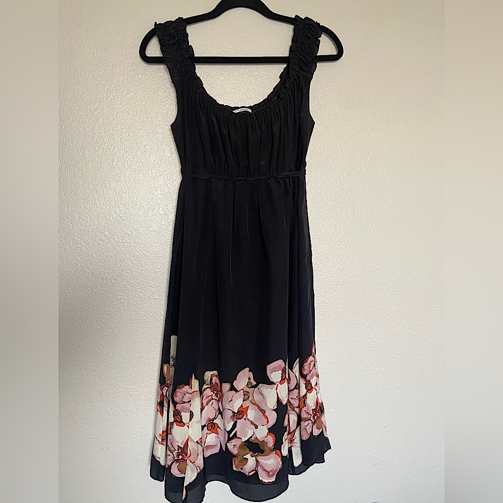TAHARI - Black Silk Empire-Waist Dress with Mauve/Beige Orchid design. Size 10.